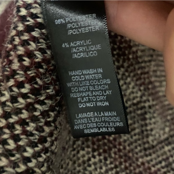 Aztec style sweater - Picture 7 of 7